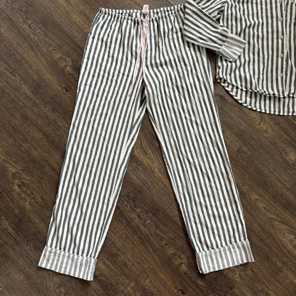 Women’s Victoria’s Secret Gray White Striped Flannel Pajamas Set Size S - Picture 6 of 11